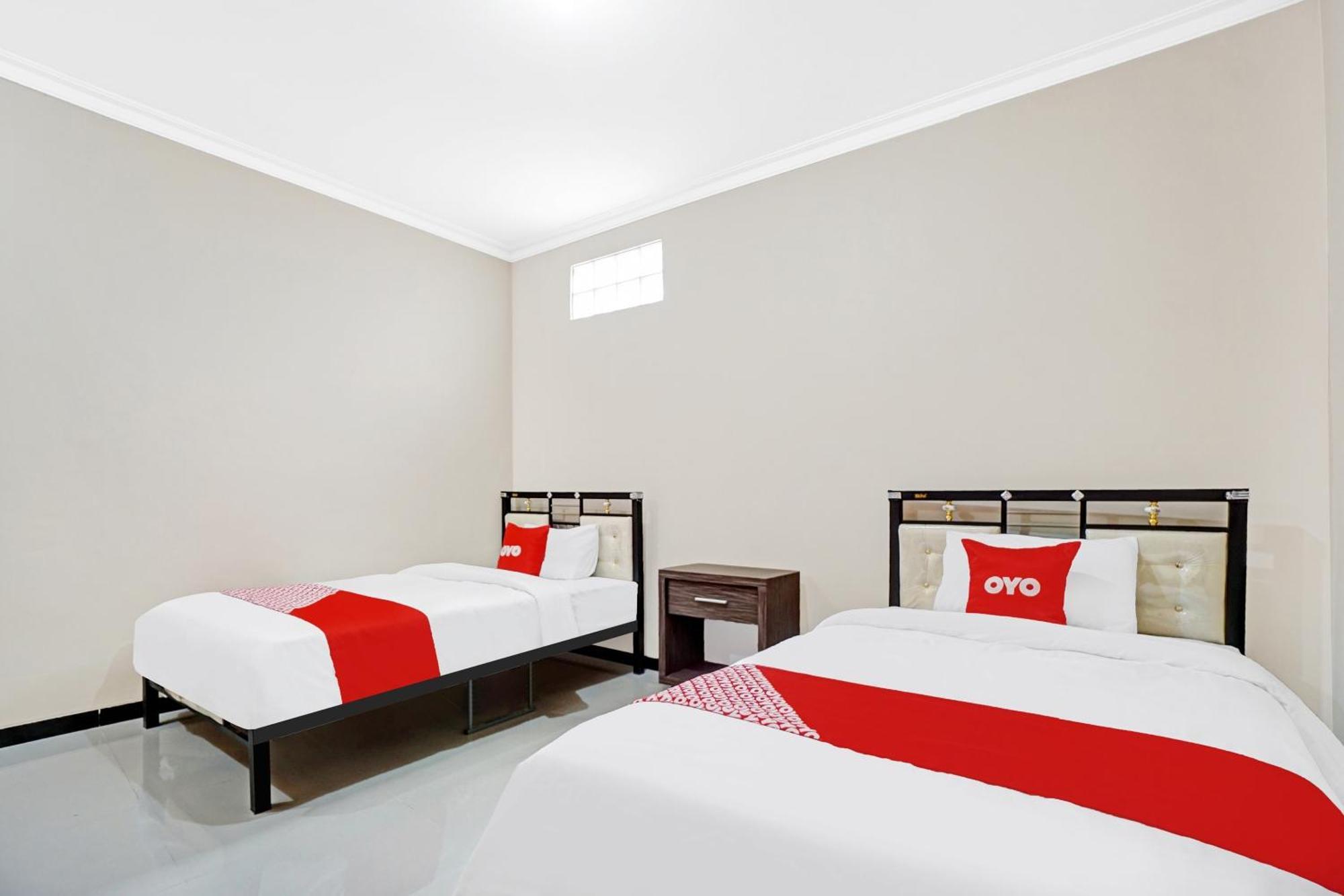 OYO 90383 Avisha Guest House Syariah Malang Dış mekan fotoğraf