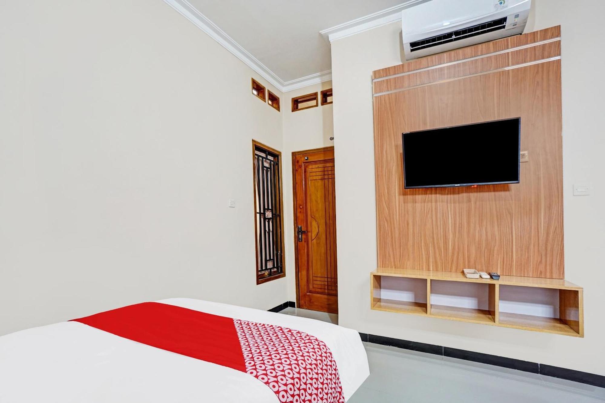 OYO 90383 Avisha Guest House Syariah Malang Dış mekan fotoğraf