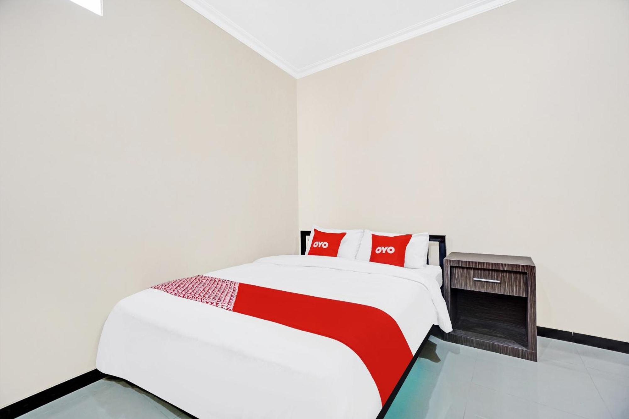 OYO 90383 Avisha Guest House Syariah Malang Dış mekan fotoğraf