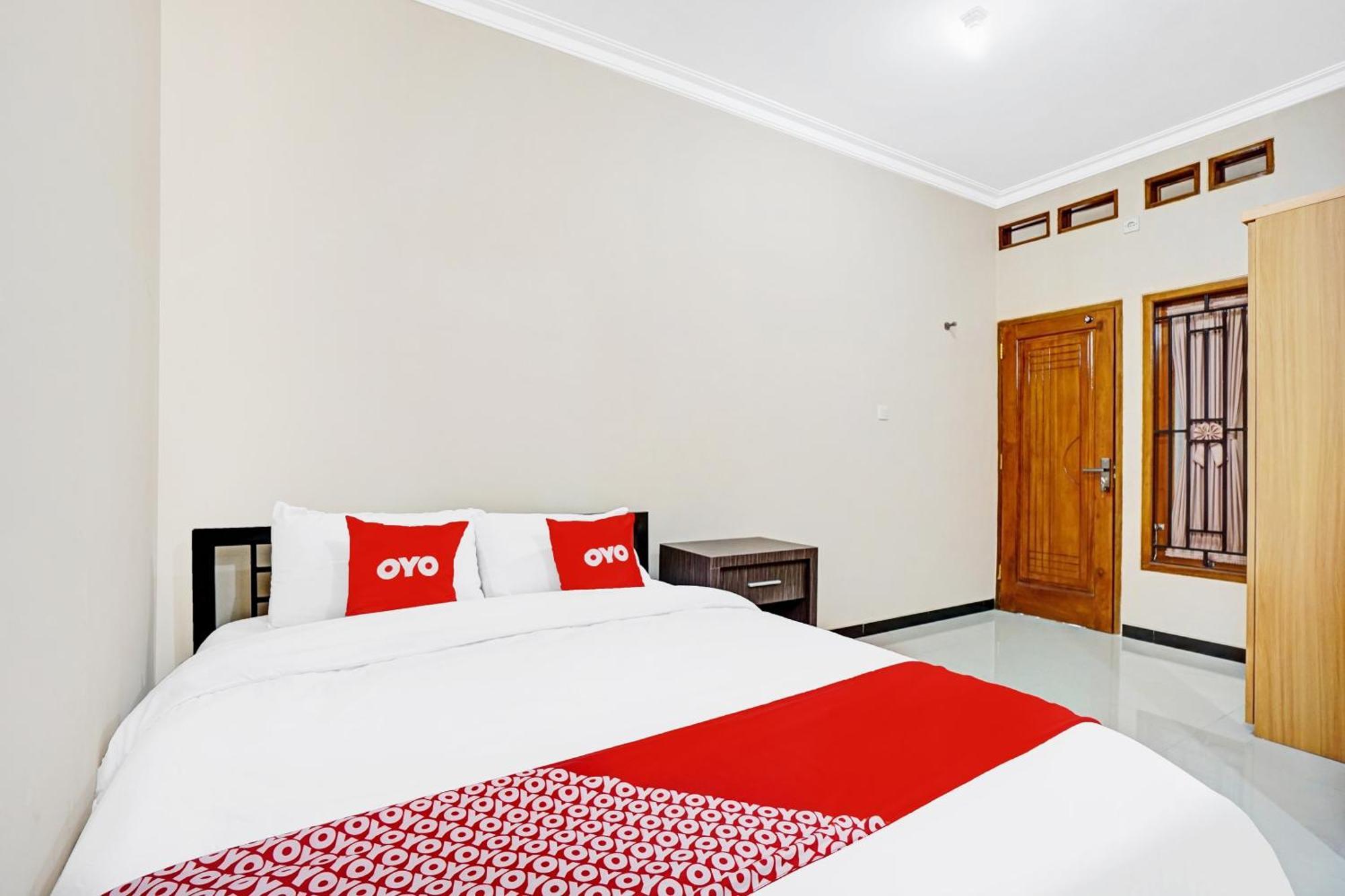 OYO 90383 Avisha Guest House Syariah Malang Dış mekan fotoğraf