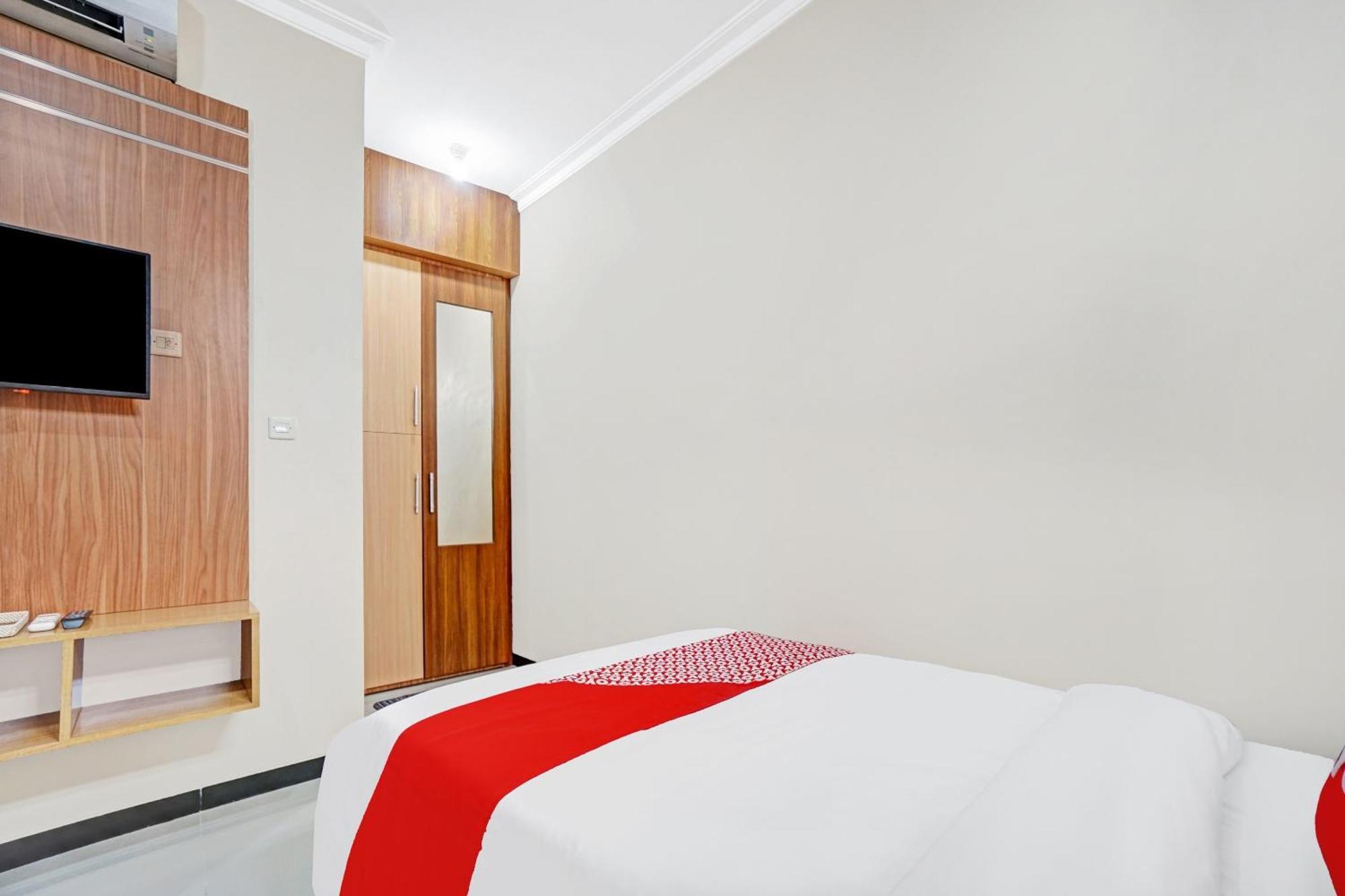 OYO 90383 Avisha Guest House Syariah Malang Dış mekan fotoğraf