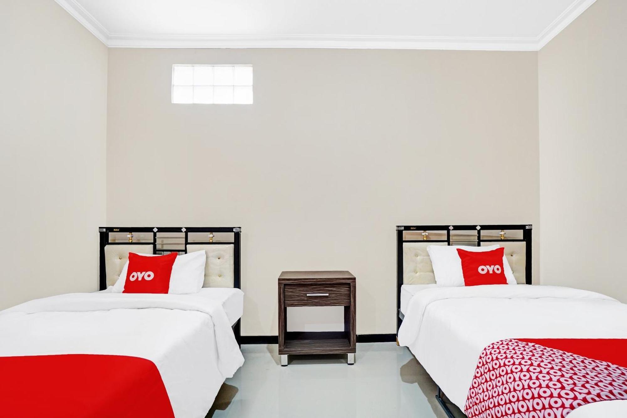 OYO 90383 Avisha Guest House Syariah Malang Dış mekan fotoğraf