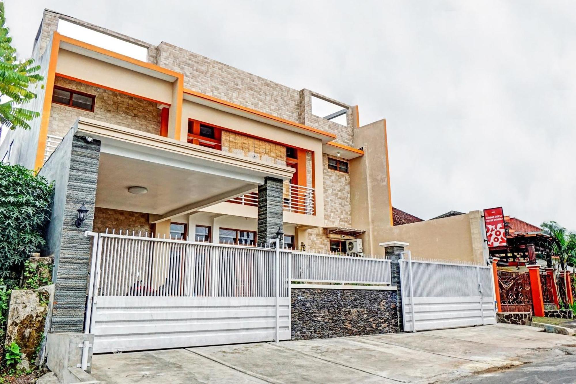 OYO 90383 Avisha Guest House Syariah Malang Dış mekan fotoğraf